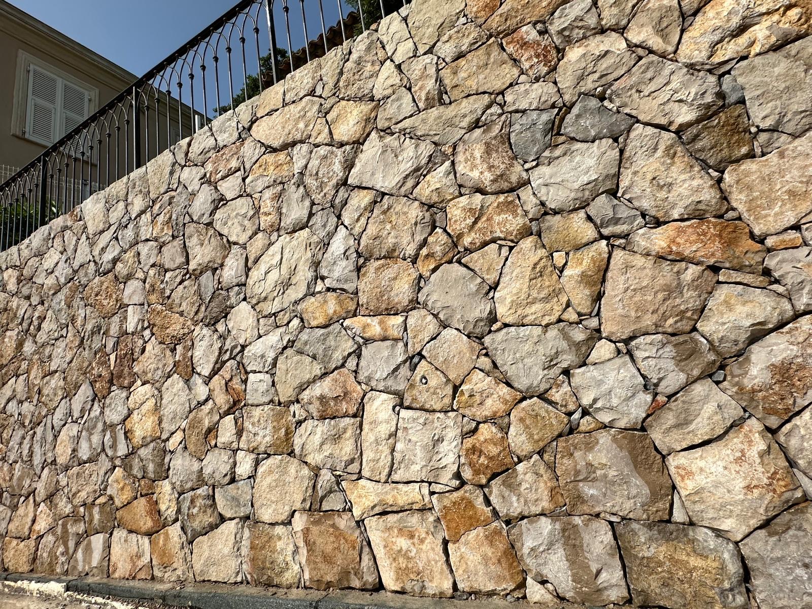 Muro in pietra naturale
